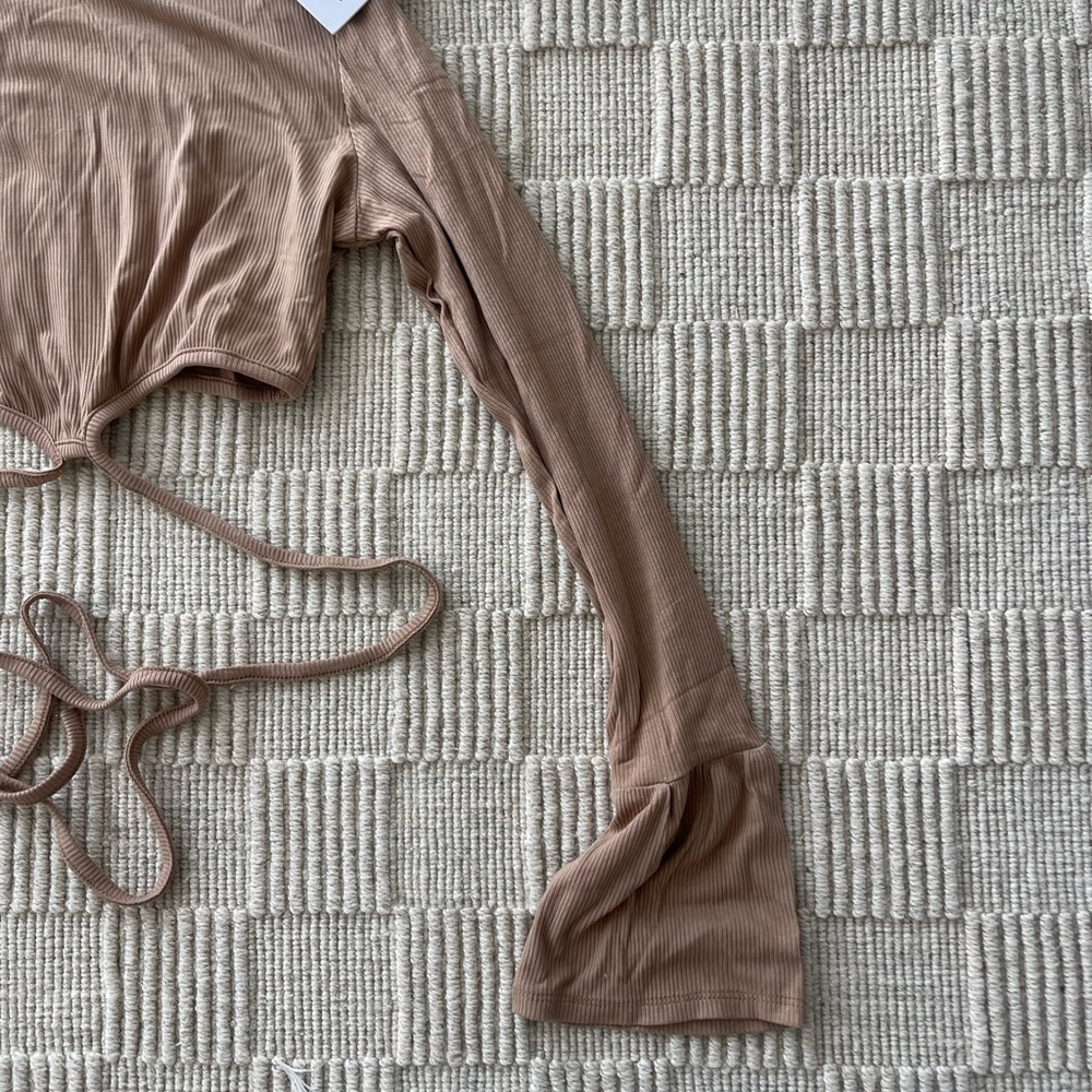 DUCIE Ribbed Crop Top (NWT) - Picture 4 of 5